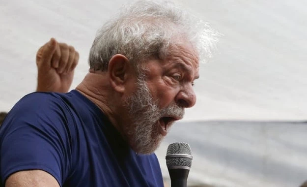 Βραζιλία: «Είμαι ήρεμος αλλά αγανακτισμένος» – Η πρώτη επιστολή Λούλα από τη φυλακή